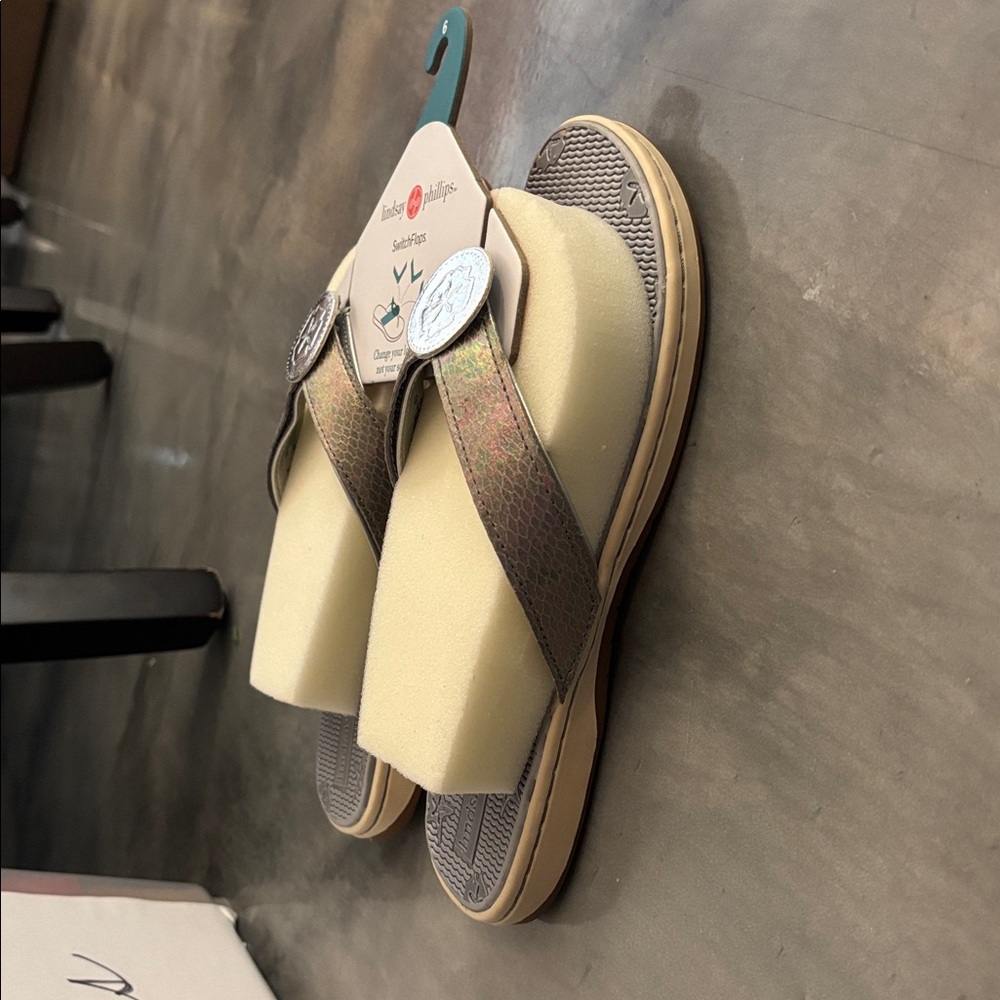 Lindsay Phillips Metallic Silver Sandals - Picture 2 of 3